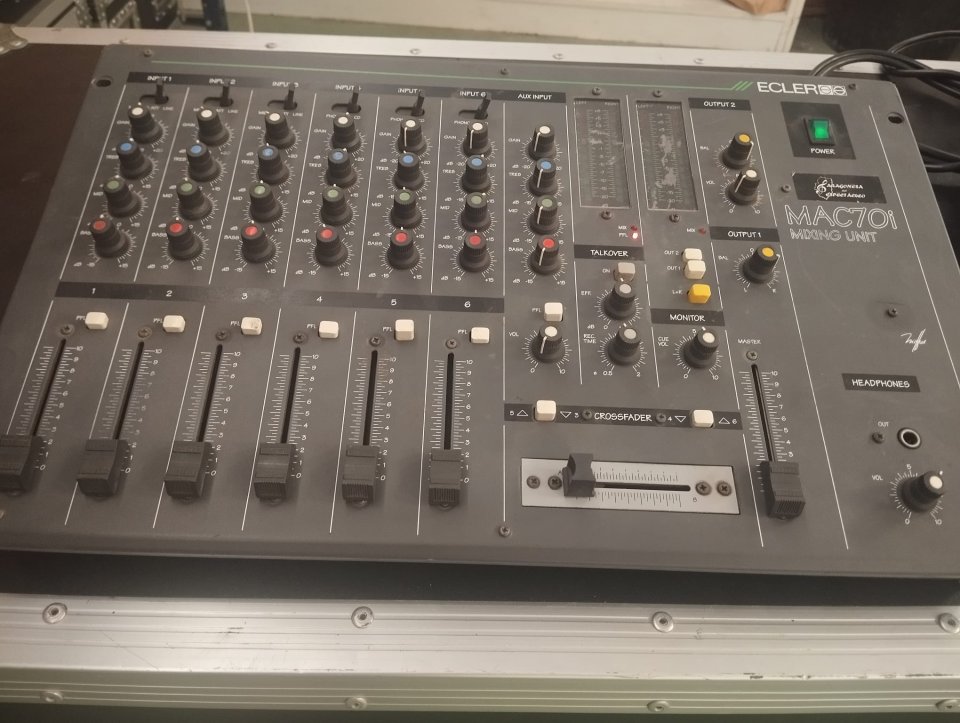 Mesa mezclas Ecler Mac70 de segunda mano · Foto 2 de 3 · Zaragoza · 330 €