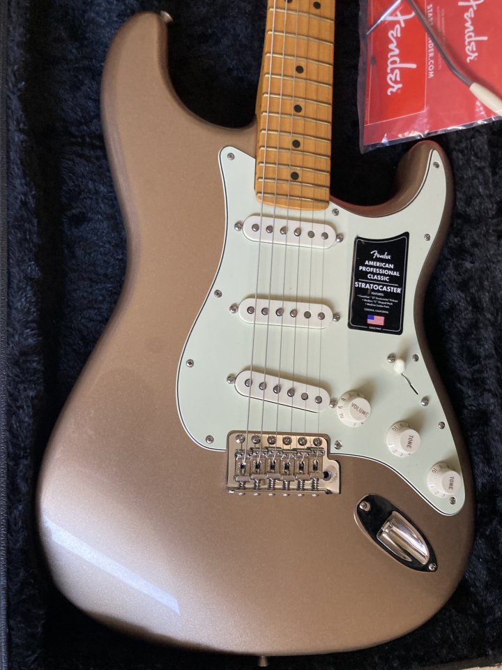 Fender American Pro Classic de segunda mano · Foto 6 de 10 · Valencia · 1250 €