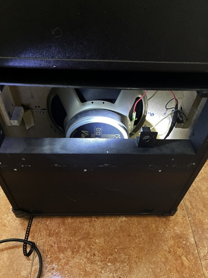 Vendo/Cambio Roland Cube 80XL con 2 Celestion V30 instalados de segunda mano · Foto 6 de 8 · Jaén · 299 €