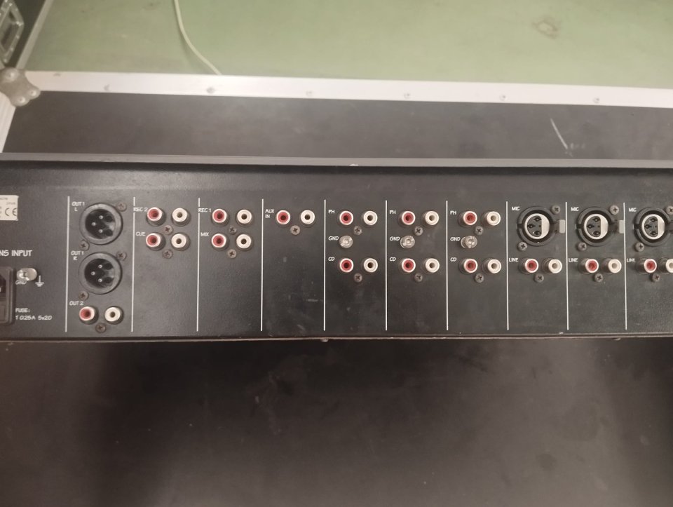 Mesa mezclas Ecler Mac70 de segunda mano · Foto 3 de 3 · Zaragoza · 330 €