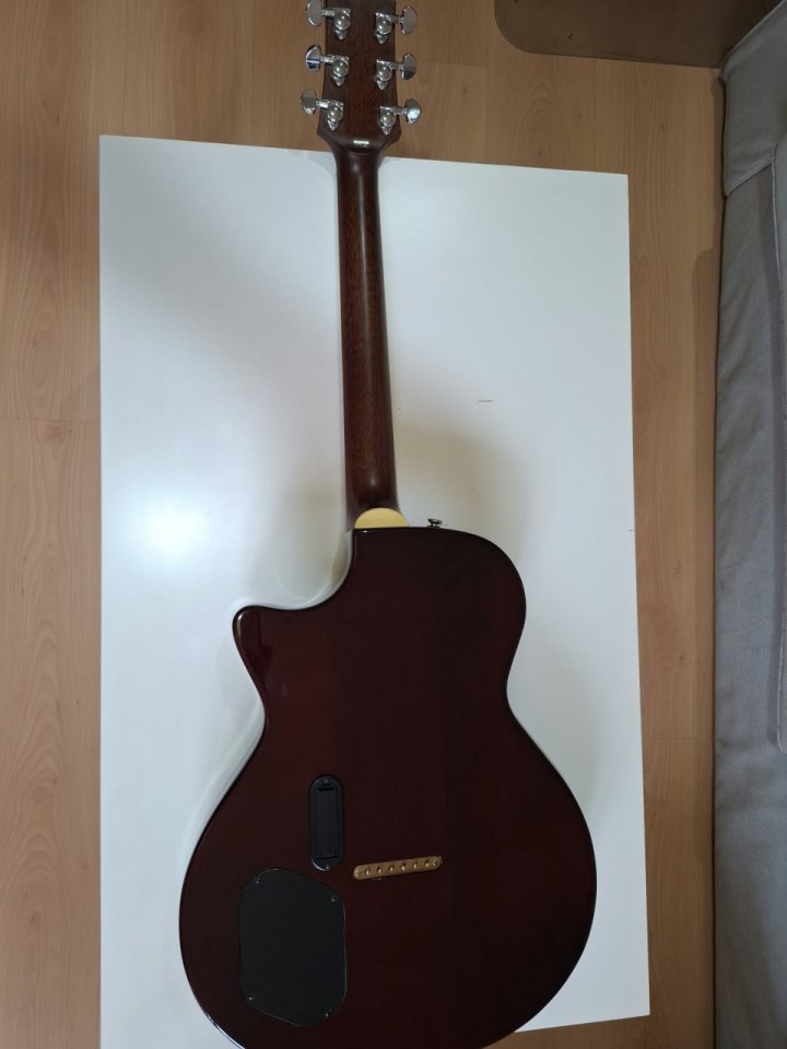 Crafter SAT-ARW guitarra semiacústica con piezo de segunda mano · Foto 4 de 7 · Asturias · 385 €