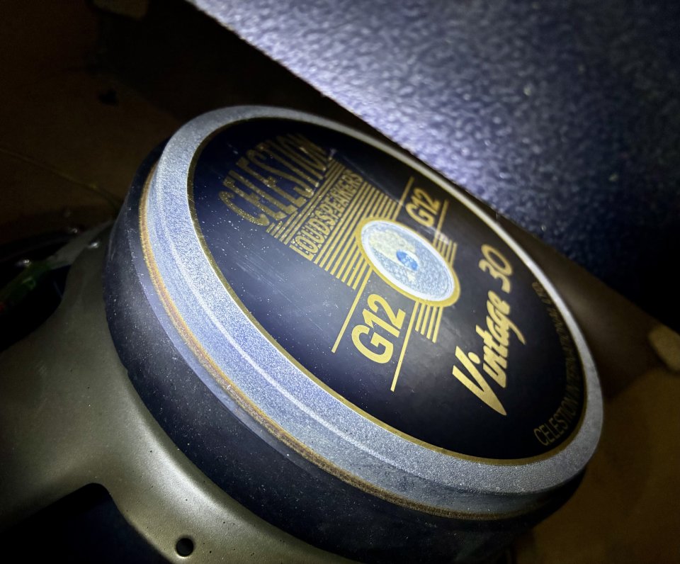 Vendo/Cambio Roland Cube 80XL con 2 Celestion V30 instalados de segunda mano · Foto 7 de 8 · Jaén · 299 €