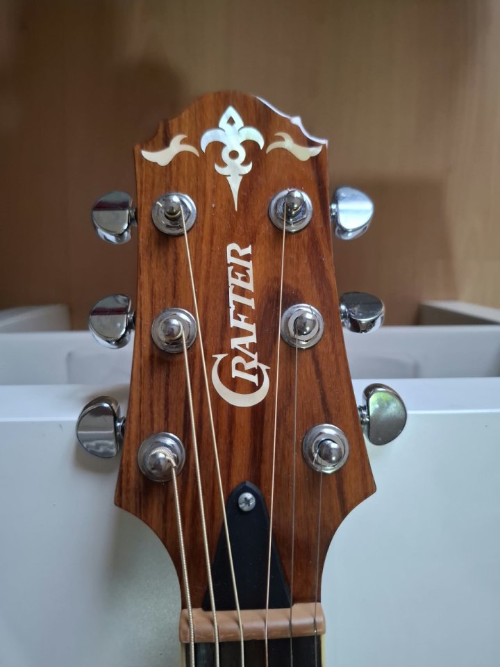 Crafter SAT-ARW guitarra semiacústica con piezo de segunda mano · Foto 5 de 7 · Asturias · 385 €