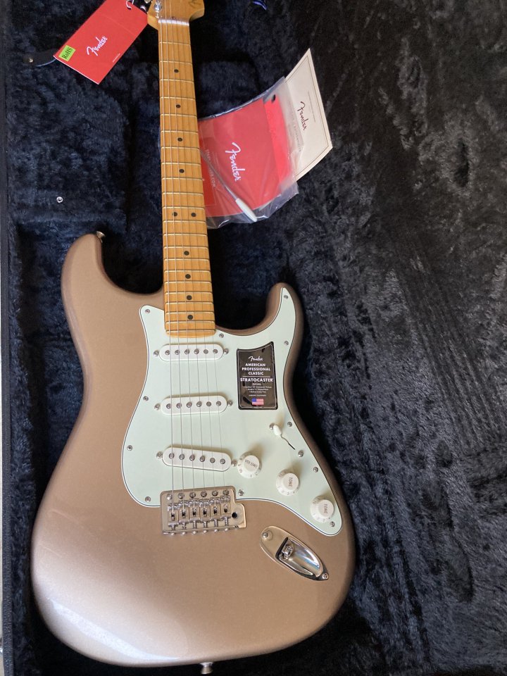 Fender American Pro Classic de segunda mano · Foto 9 de 10 · Valencia · 1250 €