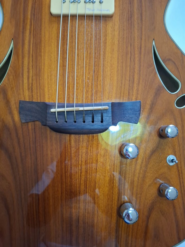 Crafter SAT-ARW guitarra semiacústica con piezo de segunda mano · Foto 6 de 7 · Asturias · 385 €