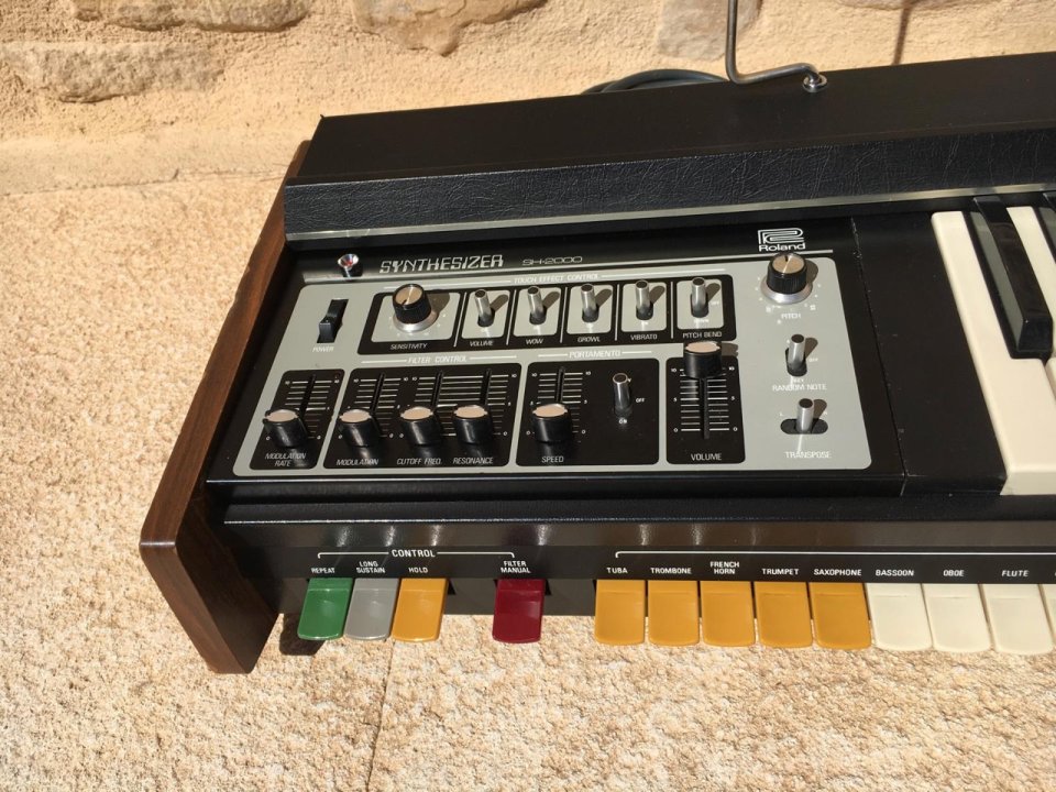 Roland SH-2000