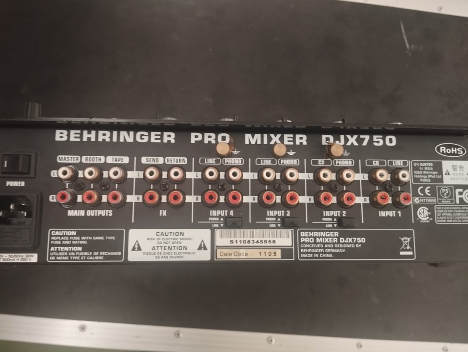 Mesa mezclas Behringer Djx750 de segunda mano · Foto 3 de 3 · Zaragoza · 100 €