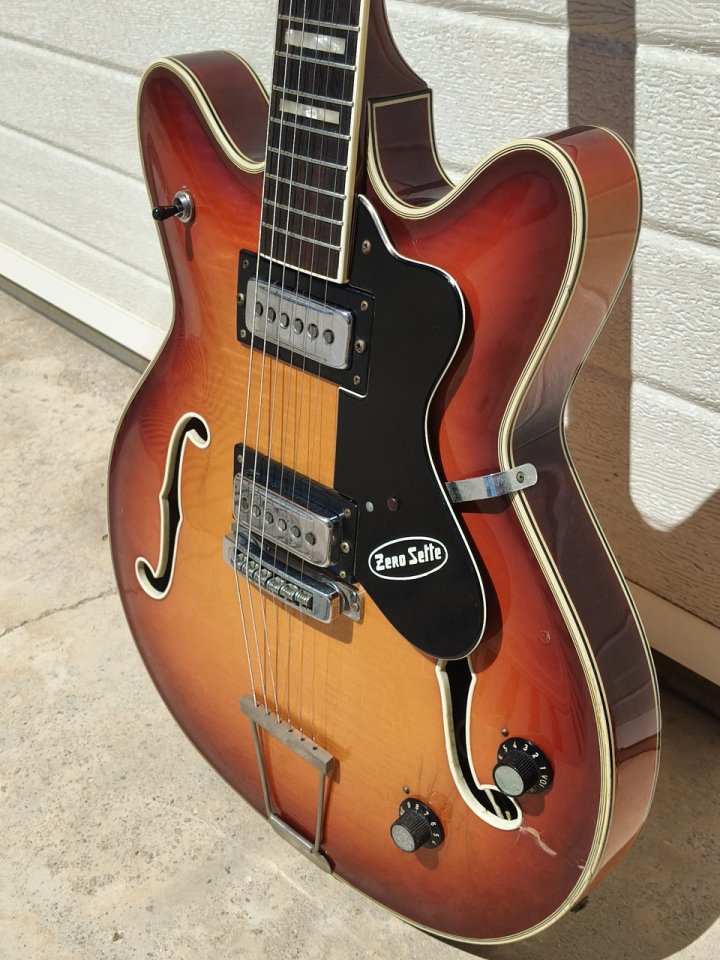 Guitarra eléctrica de caja Zerosette de 1966