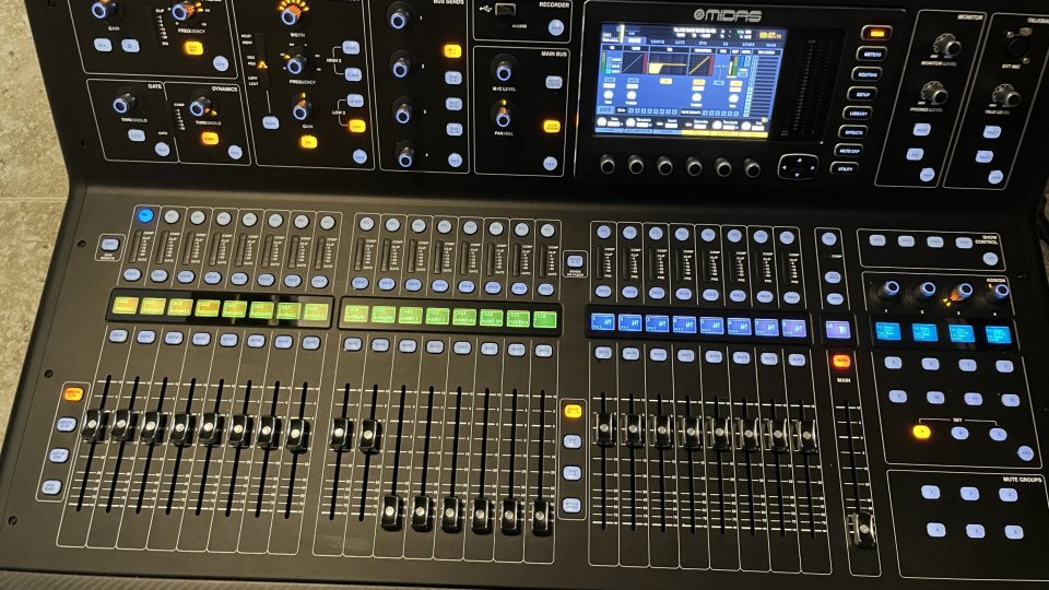 MIDAS M32 Live + Flight case