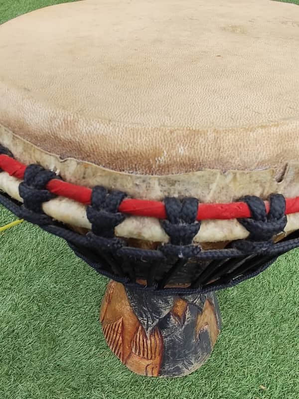 Handmade Professional Djembe - Hand-Carved Solid Wood - 5kg de segunda mano · Foto 1 de 10 · Girona · 230 €