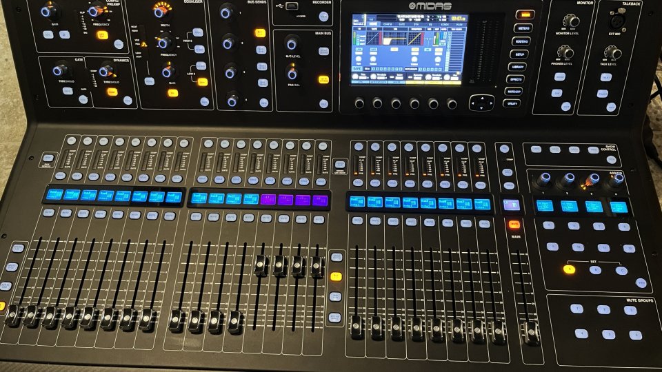 MIDAS M32 Live + Flight case