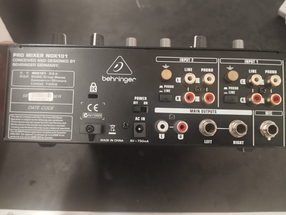 Mesa mezclas Behringer Nox101 de segunda mano · Foto 4 de 4 · Zaragoza · 60 €