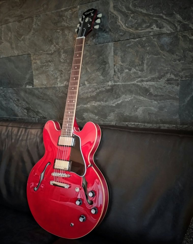 Epiphone 335 inspired by Gibson IMPECABLE de segunda mano · Foto 1 de 2 · Toledo · 480 €