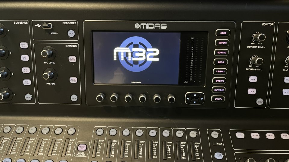 MIDAS M32 Live + Flight case