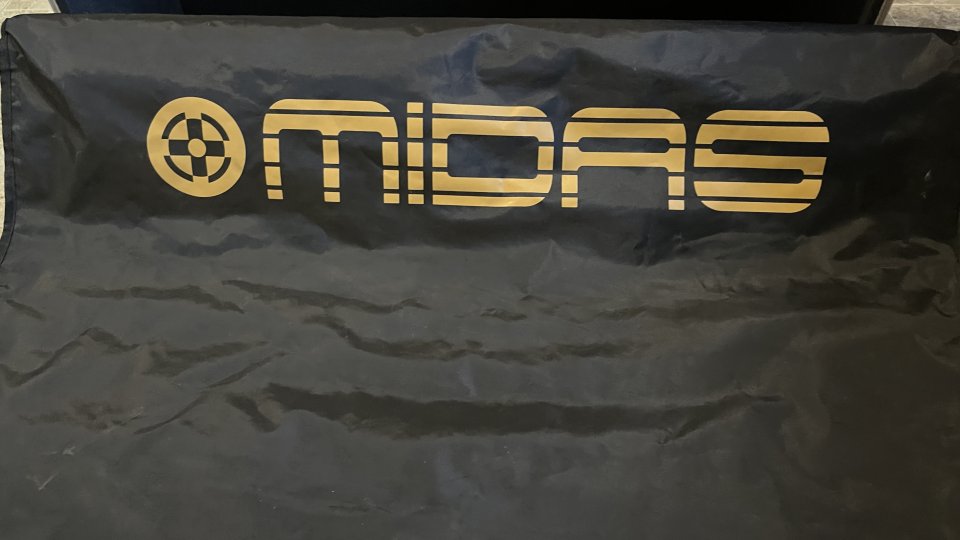 MIDAS M32 Live + Flight case