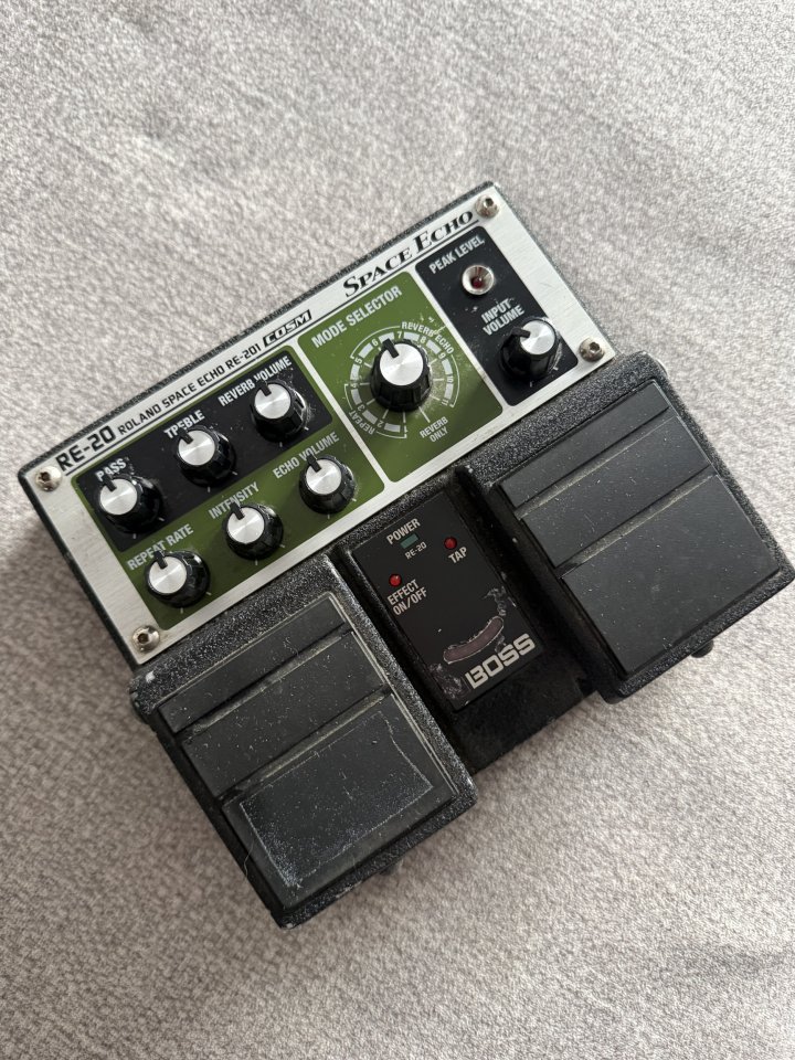 Boss RE20 Space Echo pedal
