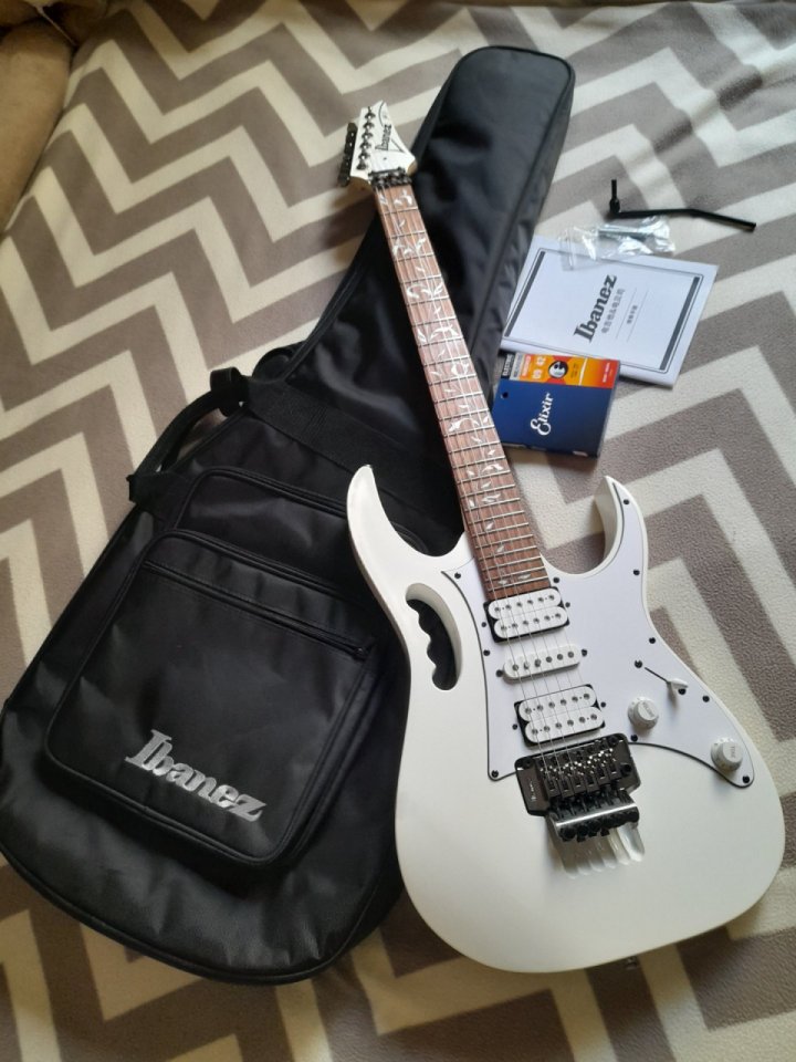 Ibanez JEM jr Steve Vai signature de segunda mano · Foto 1 de 9 · Valencia · 390 €