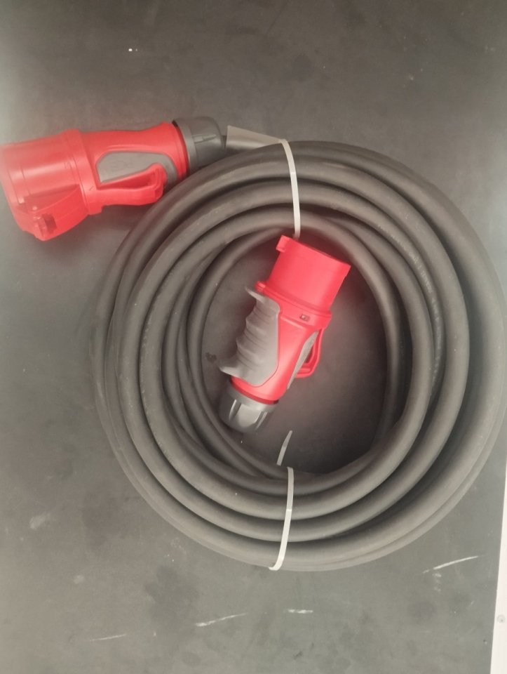 Manguera de corriente 32A de segunda mano · Zaragoza · 120 €