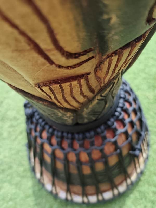Handmade Professional Djembe - Hand-Carved Solid Wood - 5kg de segunda mano · Foto 9 de 10 · Girona · 230 €
