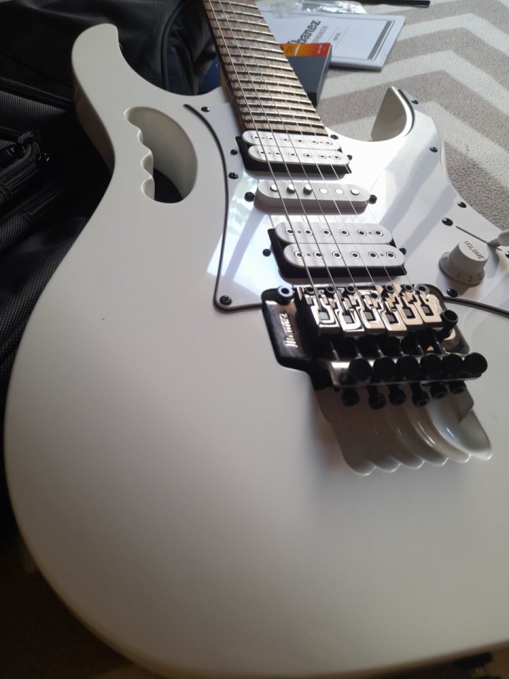 Ibanez JEM jr Steve Vai signature de segunda mano · Foto 4 de 9 · Valencia · 390 €