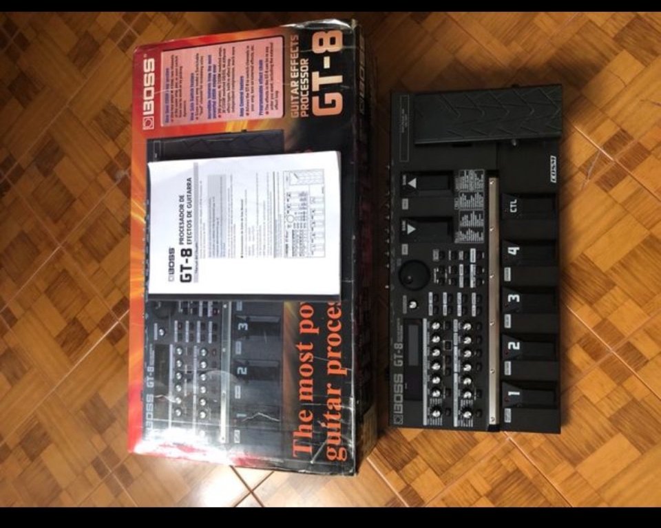 Vendo pedal de efectos para guitarra Boss GT-8