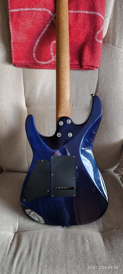 Cambio/Vendo Charvel DK24Q