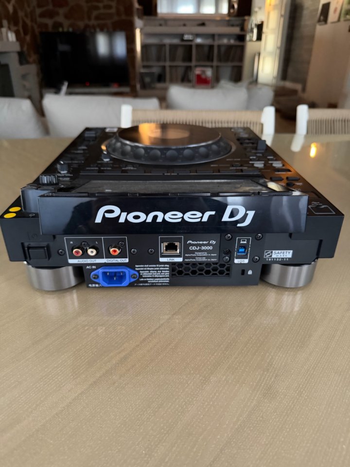 Pioneer cdj 3000 de segunda mano · Foto 4 de 4 · Badajoz · 2100 €