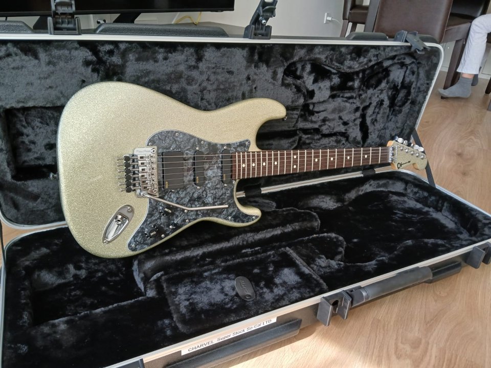 CHARVEL SUPER STOCK Ltd. Silver Sparkle