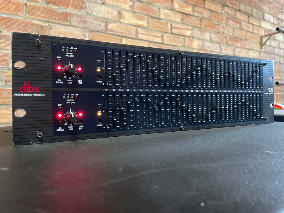Ecualizador grafico dbx 1231 de segunda mano · Foto 1 de 6 · Lleida · 200 €