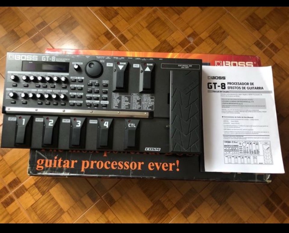 Vendo pedal de efectos para guitarra Boss GT-8