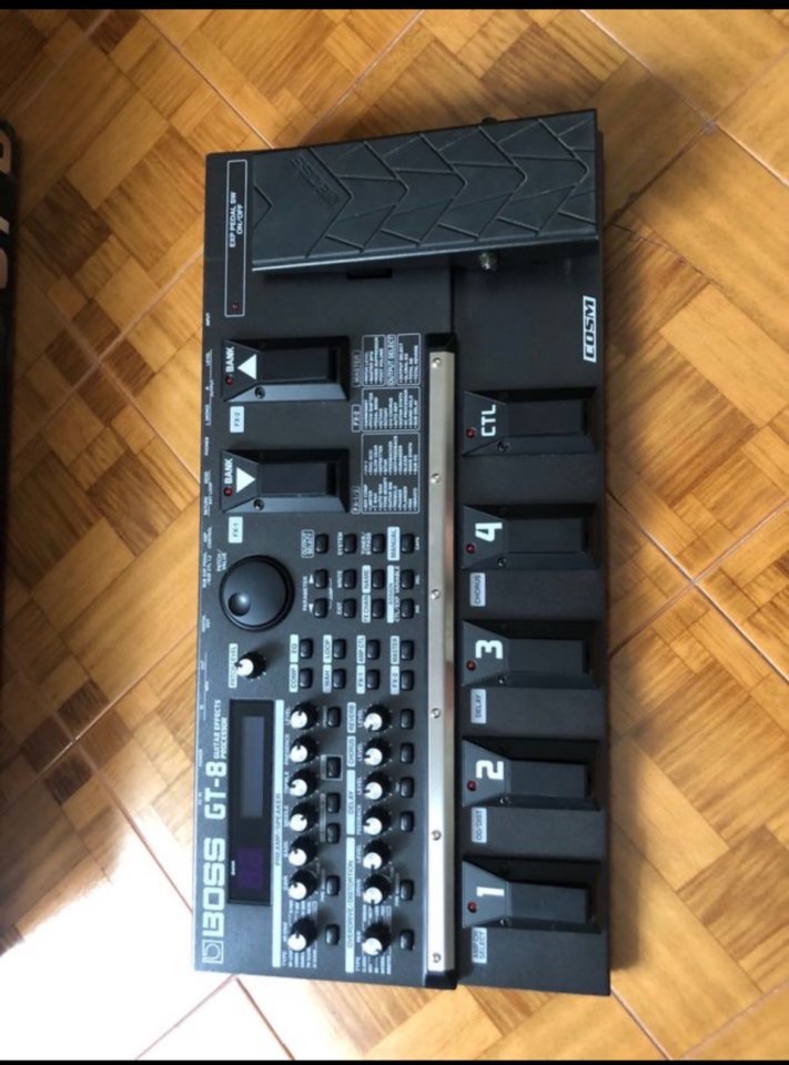 Vendo pedal de efectos para guitarra Boss GT-8