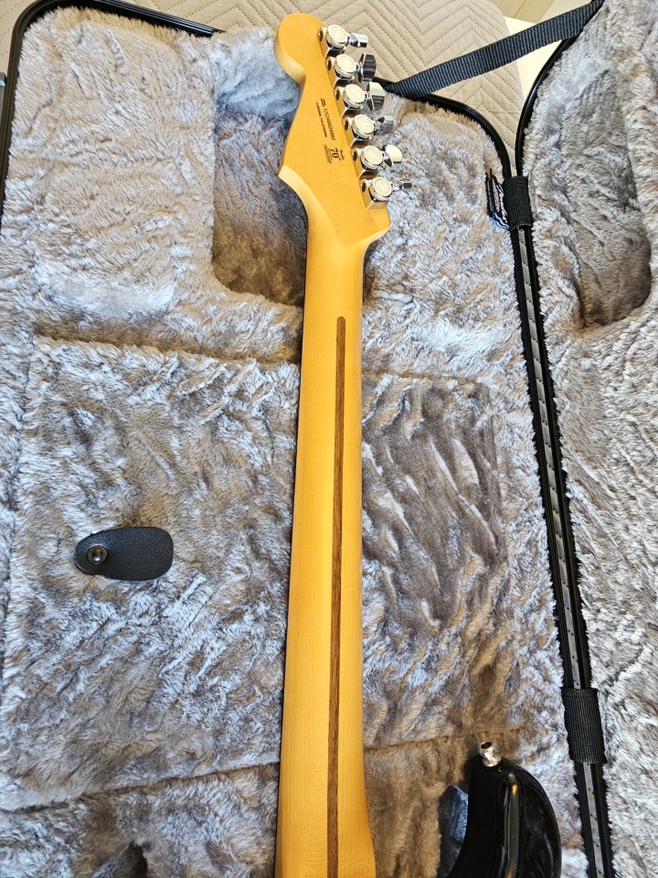 Fender Am Ultra II Strat EB UBST de segunda mano · Foto 4 de 6 · Barcelona · 1800 €