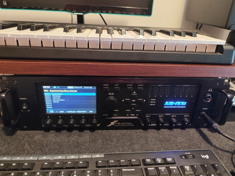 Fractal Audio Axe FX III Mark I + Flightcase (o CAMBIO por FM3) de segunda mano · Foto 2 de 7 · Murcia · 1800 €