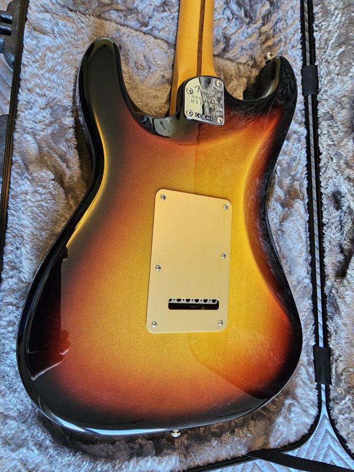 Fender Am Ultra II Strat EB UBST de segunda mano · Foto 5 de 6 · Barcelona · 1800 €