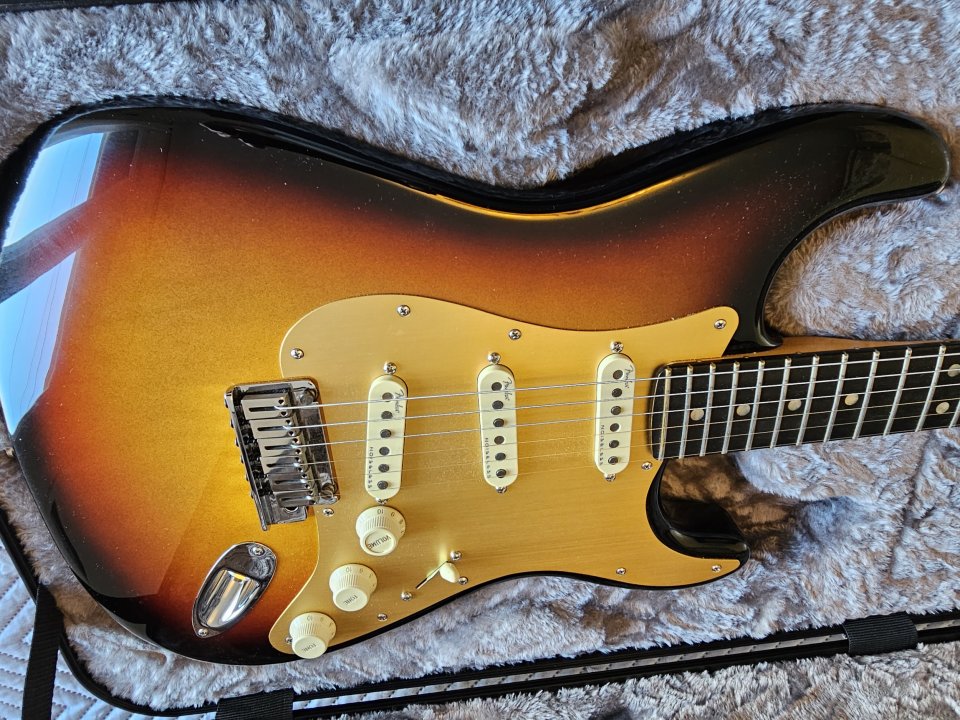 Fender Am Ultra II Strat EB UBST de segunda mano · Foto 6 de 6 · Barcelona · 1800 €