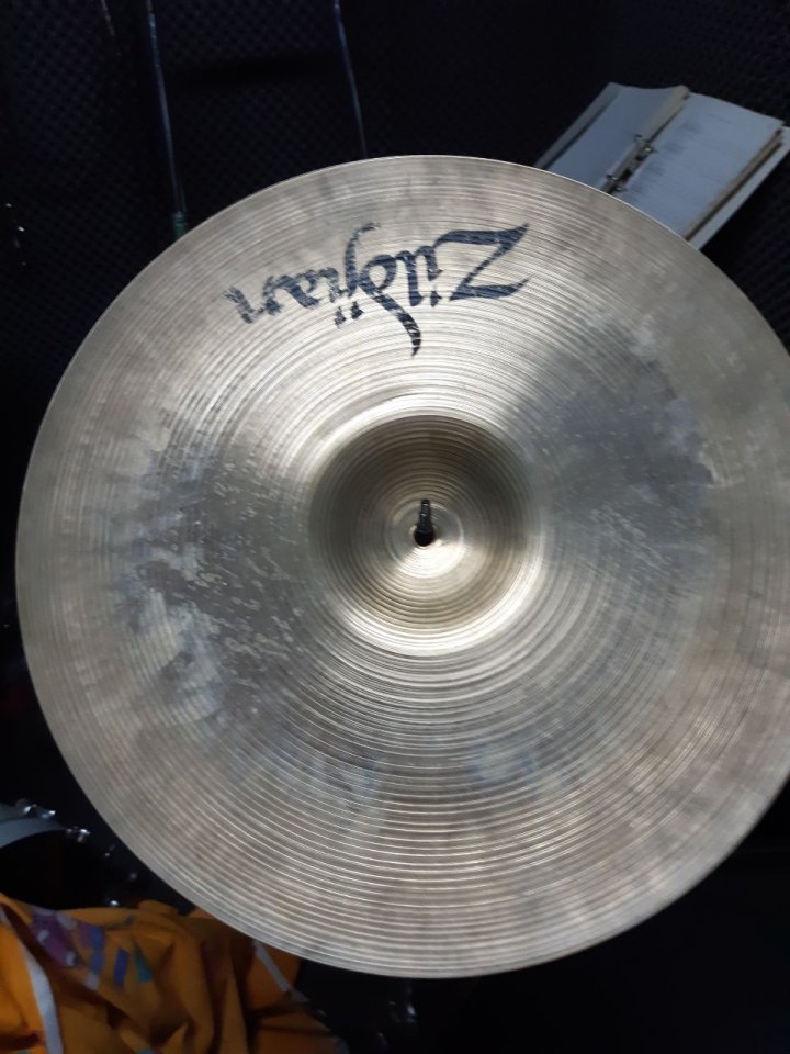 Vendo plato ZIlDJIAN THIN CRASH de 18" - escucho ofertas de segunda mano · Foto 3 de 3 · Madrid
