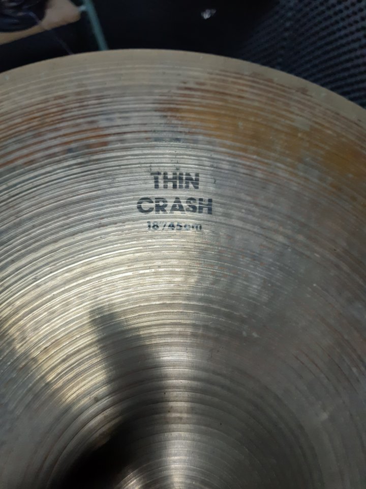 Vendo plato ZIlDJIAN THIN CRASH de 18" - escucho ofertas de segunda mano · Foto 2 de 3 · Madrid