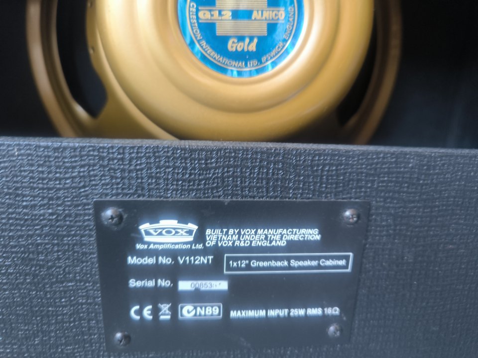 Pantalla VOX con Celestion alnico gold 16ohm ¡Envío incluido! de segunda mano · Foto 4 de 4 · Murcia · 240 €
