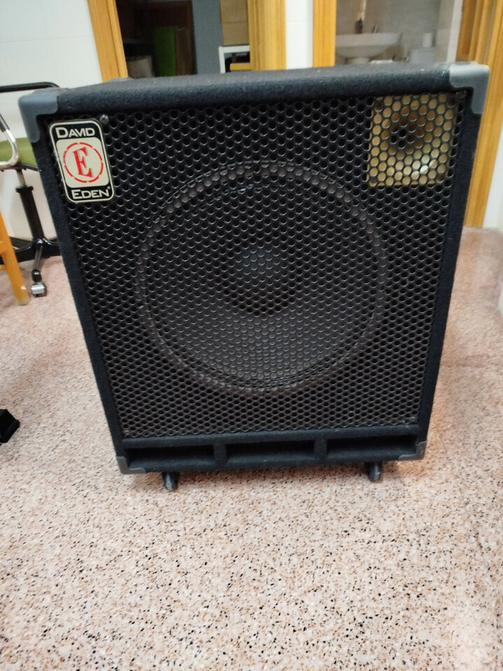 Pantalla Eden D115XLT4 D-Series Professional Bass Cab, 4-Ohm
