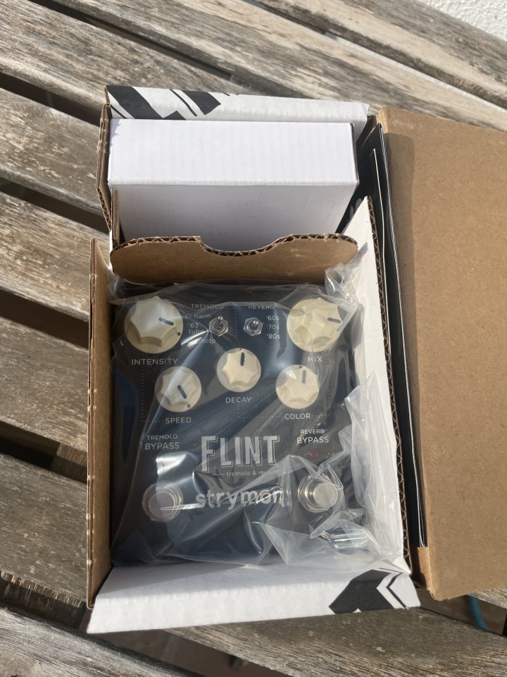 Pedal Flint v1 Strymon Reverb Tremolo de segunda mano · Foto 4 de 5 · Barcelona · 275 €