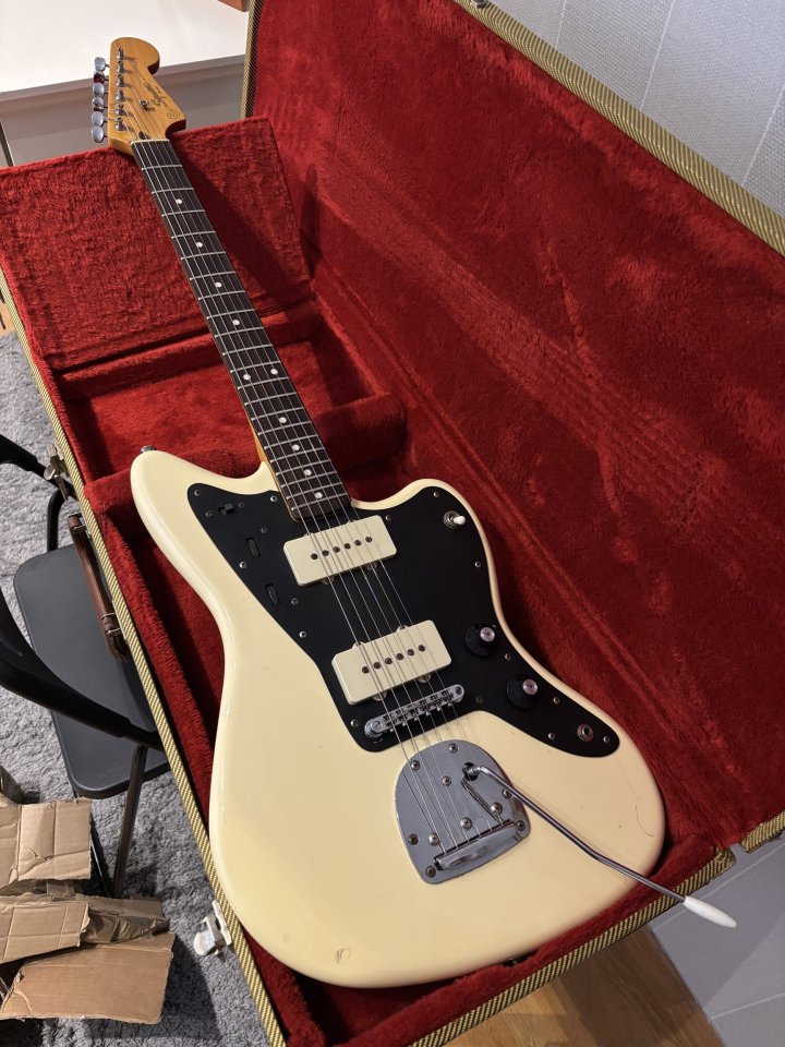 Squier J Mascis Jazzmaster 2011 Modificada con estuche de segunda mano · Foto 1 de 5 · Gipuzkoa · 680 €