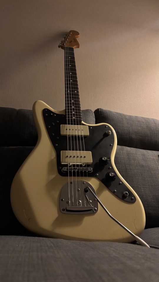 Squier J Mascis Jazzmaster 2011 Modificada con estuche de segunda mano · Foto 2 de 5 · Gipuzkoa · 680 €