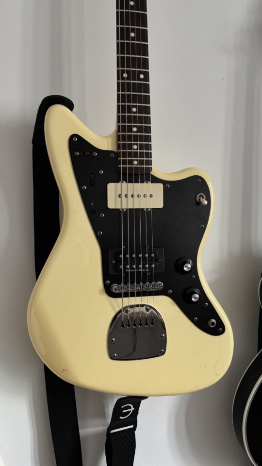 Squier J Mascis Jazzmaster 2011 Modificada con estuche de segunda mano · Foto 3 de 5 · Gipuzkoa · 680 €