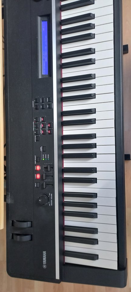 Yamaha CP4 muy bueno  88 teclas madera