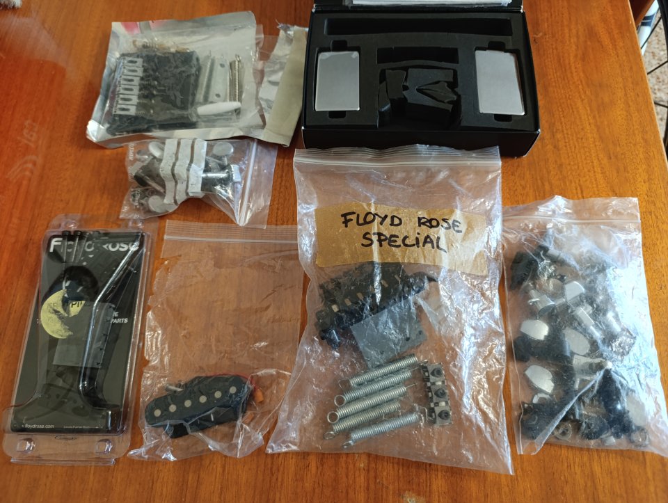 MATERIAL DE GUITARRA (Mercadillo guitarril) de segunda mano · Foto 1 de 10 · Alicante · 60 €