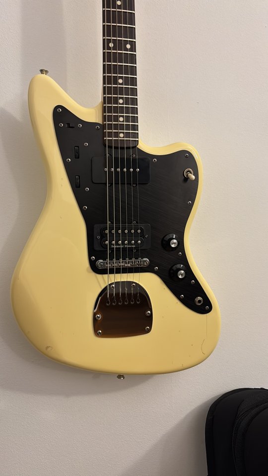 Squier J Mascis Jazzmaster 2011 Modificada con estuche de segunda mano · Foto 5 de 5 · Gipuzkoa · 680 €