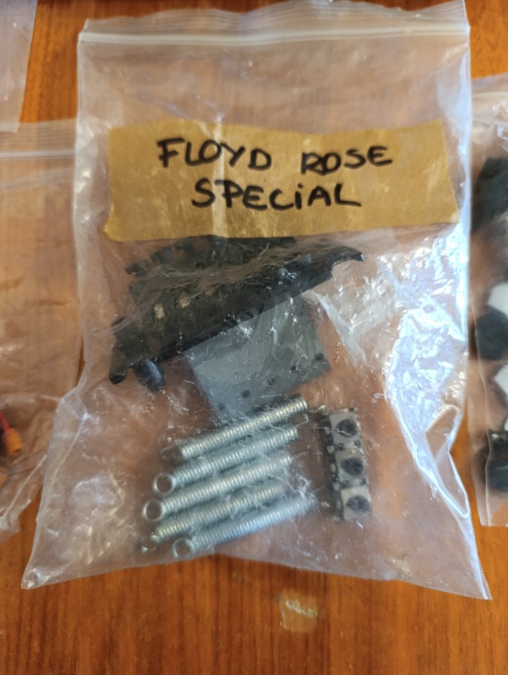 MATERIAL DE GUITARRA (Mercadillo guitarril) de segunda mano · Foto 2 de 10 · Alicante · 60 €