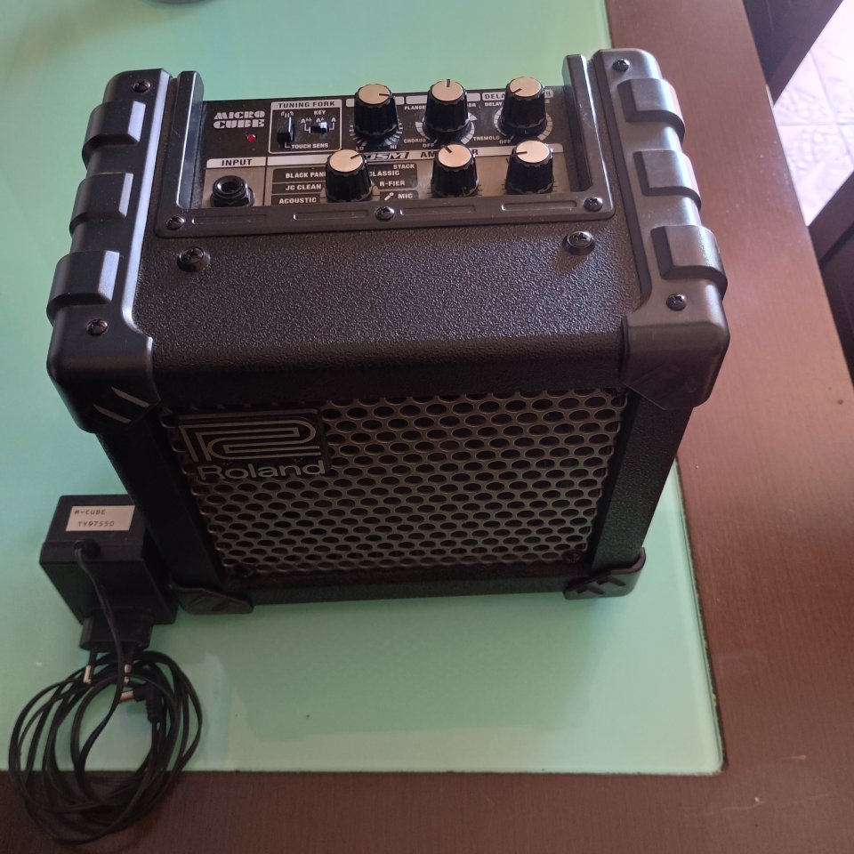 Roland Micro Cube de segunda mano · Foto 1 de 9 · Málaga · 90 €