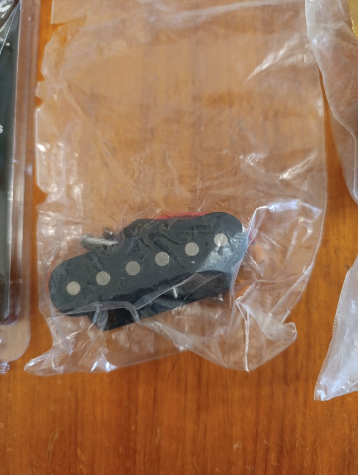 MATERIAL DE GUITARRA (Mercadillo guitarril) de segunda mano · Foto 3 de 10 · Alicante · 60 €