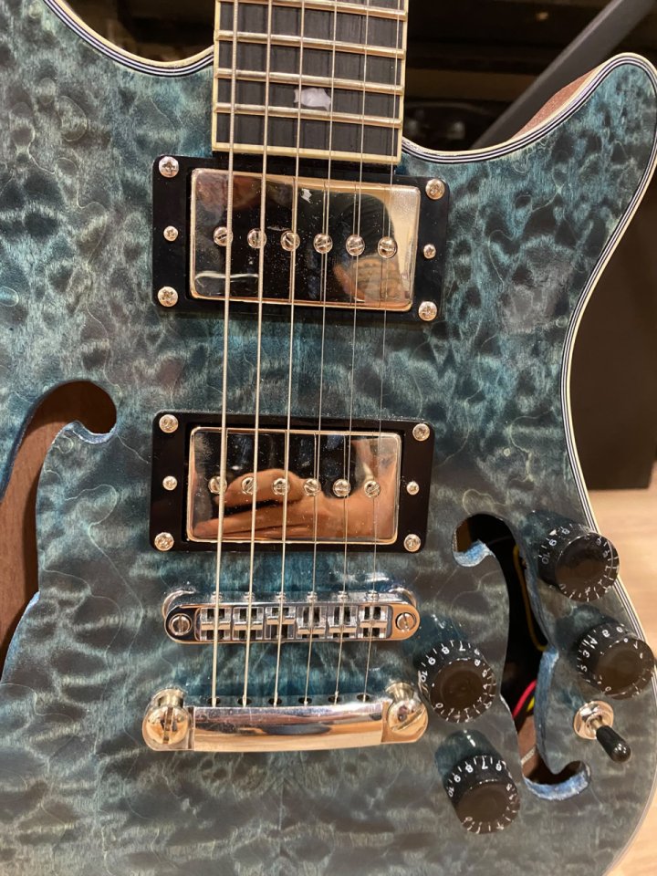 Guitarra Semihollow estilo PRS ¡Como nueva y envío incluido! 2,9KG de segunda mano · Foto 2 de 6 · Murcia · 230 €